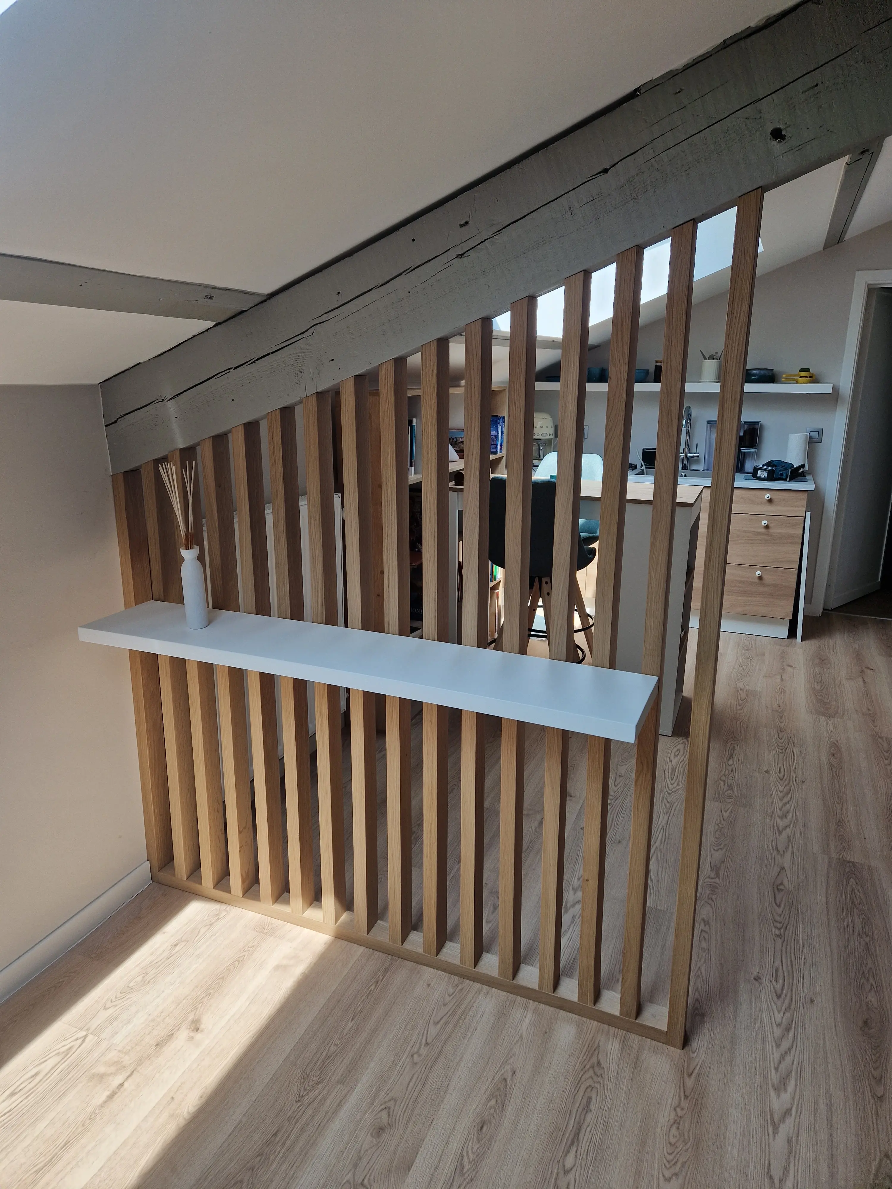 Claustras de séparation avec tablette flottante