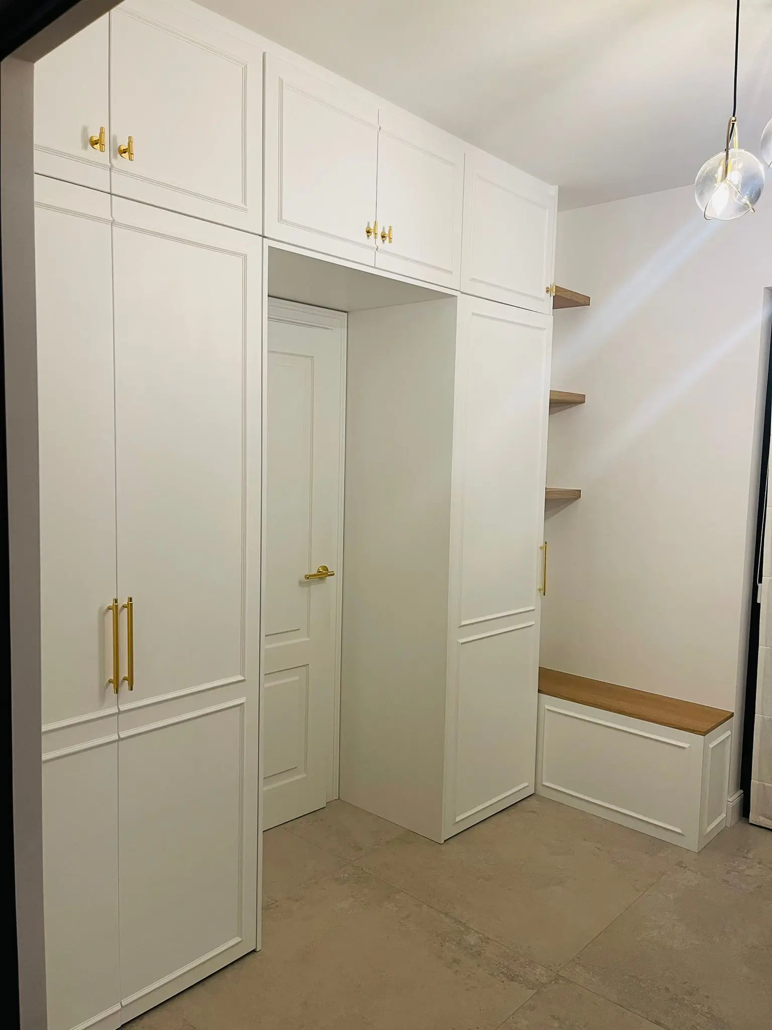 Garde-robe hall d'entrée conceptuel mouluré