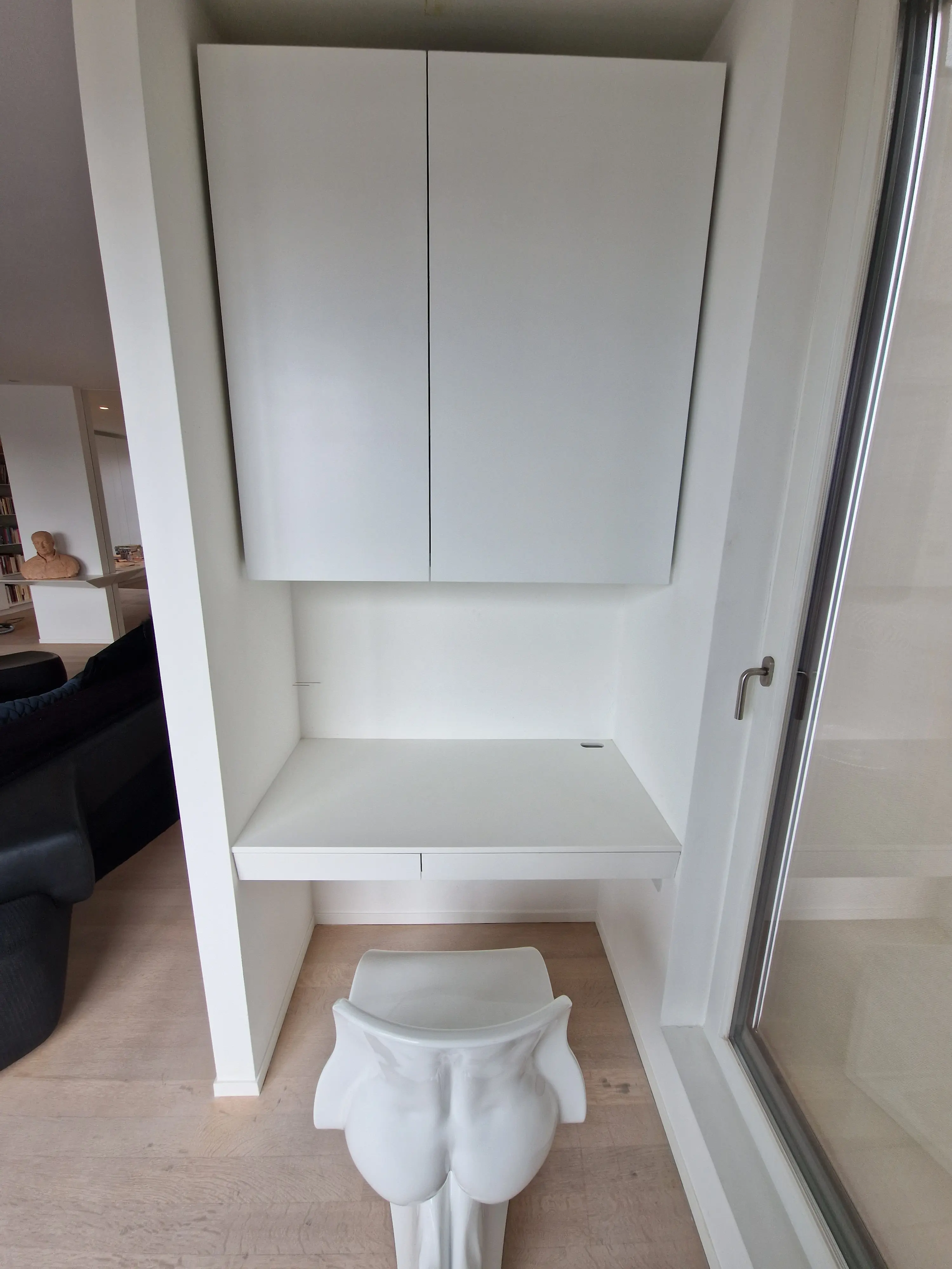 Coin bureau sur mesure avec rangement suspendu